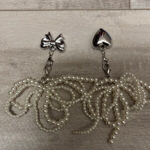 Elegant Silver and Pearl Bow shoe accessories